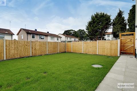 5 Hampton Mead, Loughton, IG10 1TX