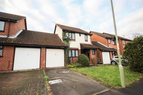 3 bedroom detached house to rent, Stirling Crescent, Hedge End, Southampton