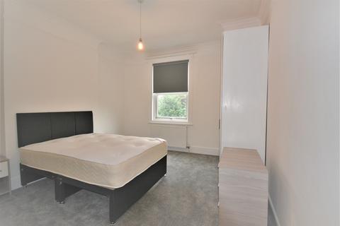 1 bedroom in a house share to rent, Fordhook Avenue, Ealing, London, W5 3LP
