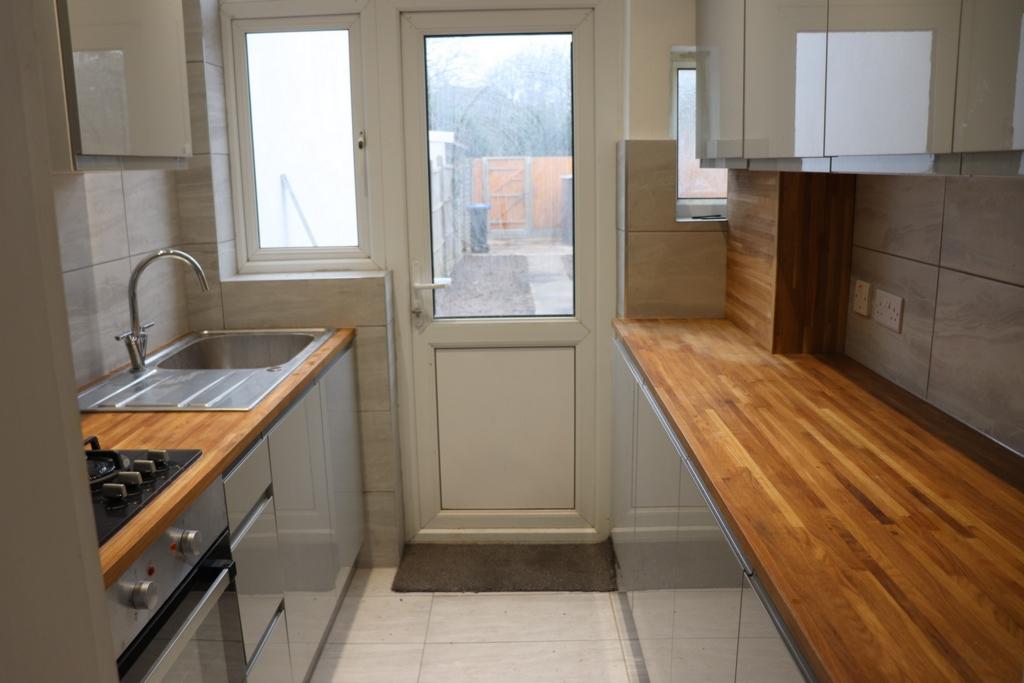 Winchester Avenue, Kingsbury, NW9 4 bed house £1,850 pcm (£427 pw)
