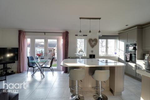 21 Albion Road, Benfleet, SS7 5PU