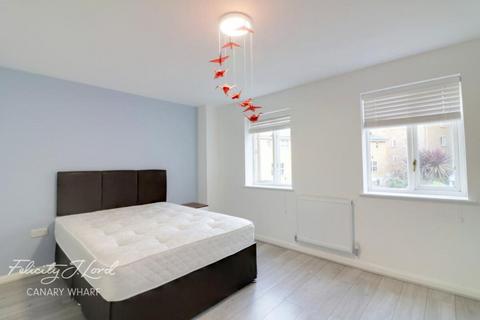 1 bedroom in a flat share to rent, Island Row, London