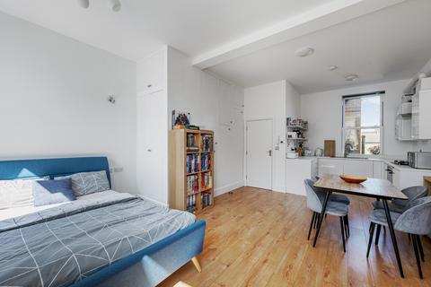 Studio for sale, Boston Road, Hanwell, W7