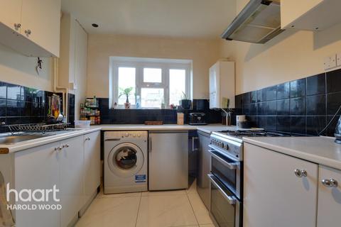 27 Broseley Road, Romford, RM3 9BA