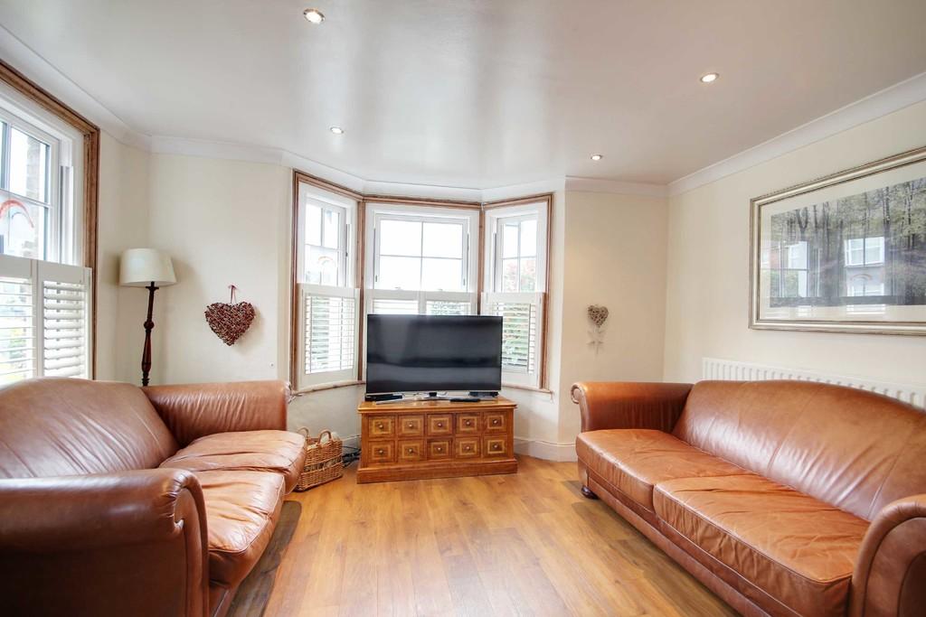 Thurlow Road, Worthing, BN11 3 bed end of terrace house £1,595 pcm (£