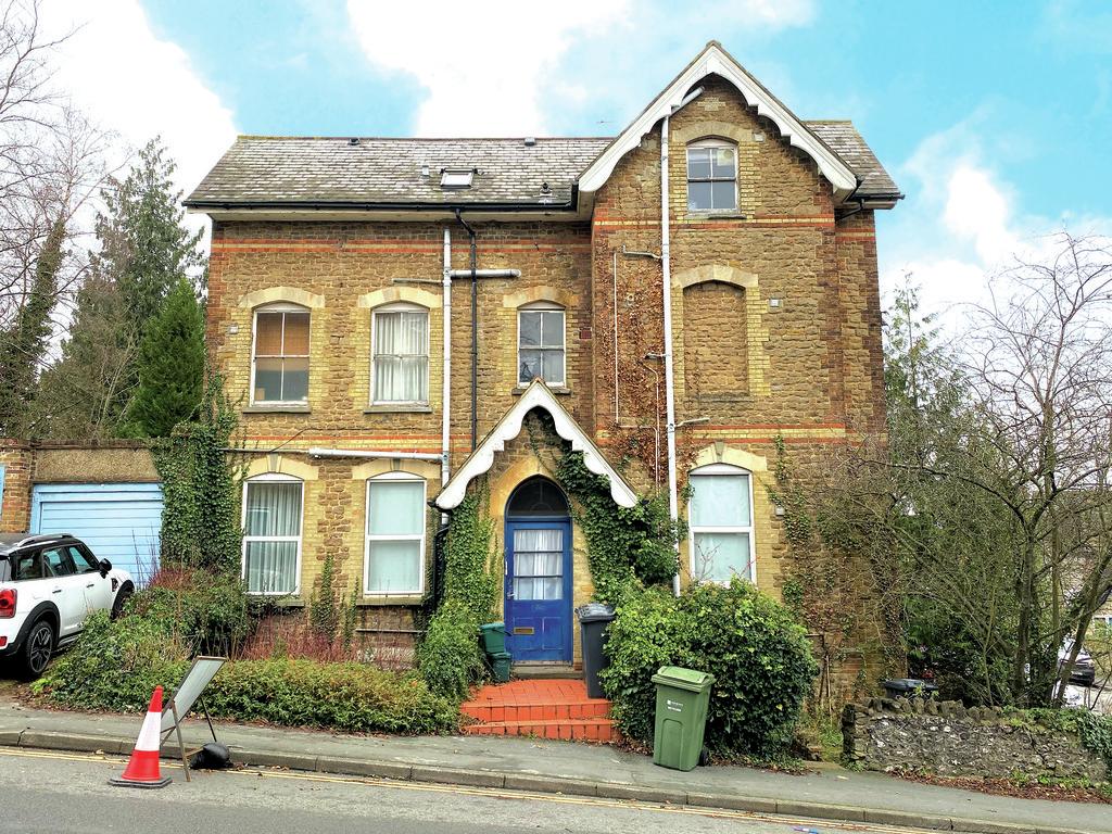 Harvey Road, Guildford, GU1 4 bed house £775,000