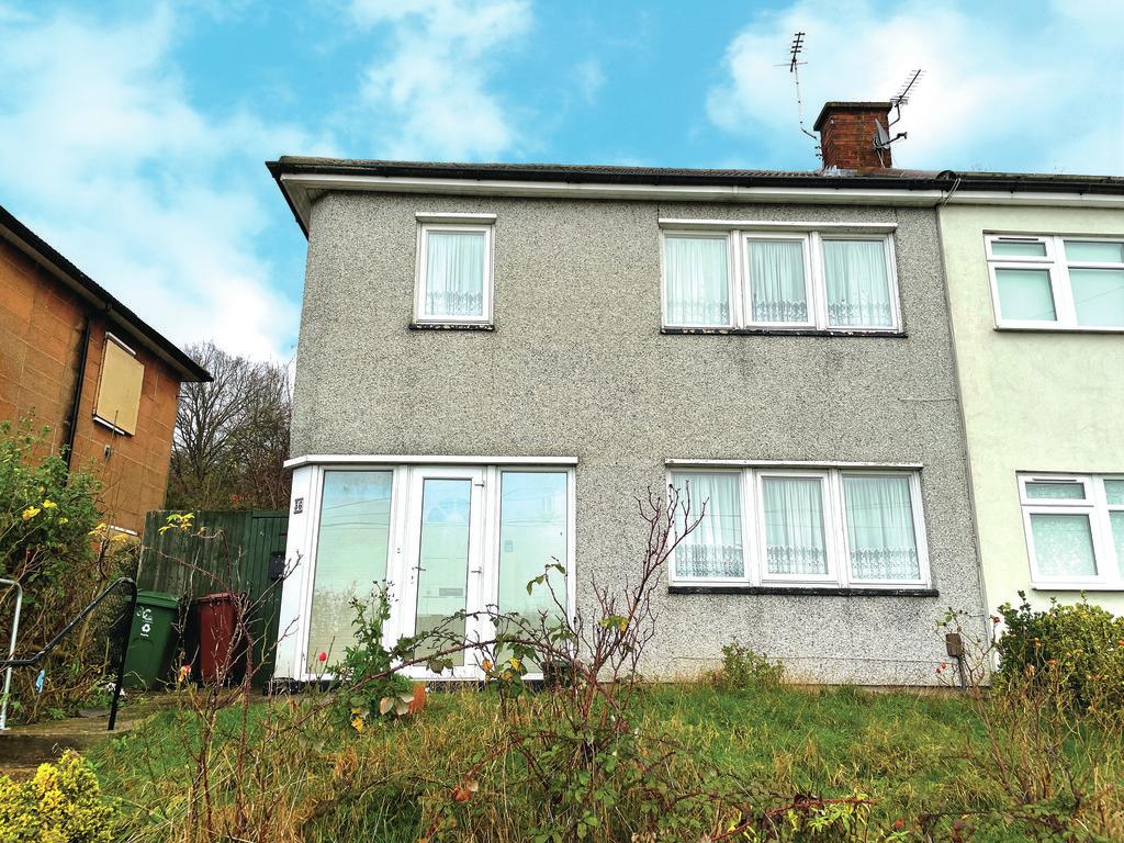 Antlers Hill, Chingford, E4 3 bed semidetached house £200,000