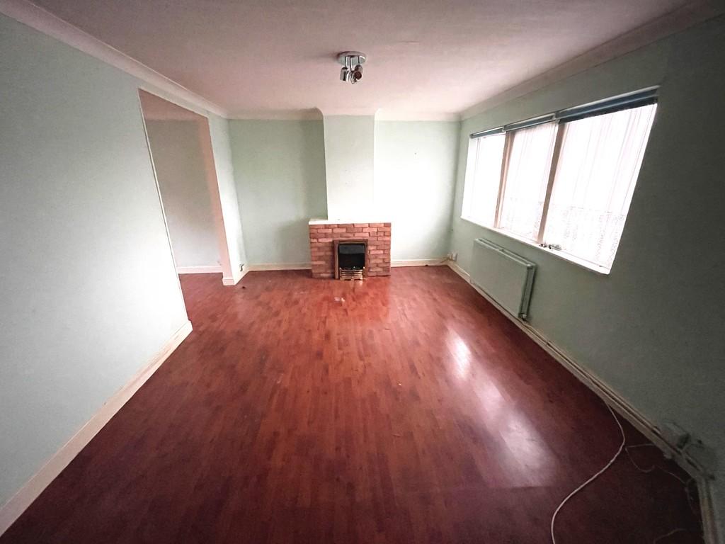 Antlers Hill, Chingford, E4 3 bed semidetached house £200,000