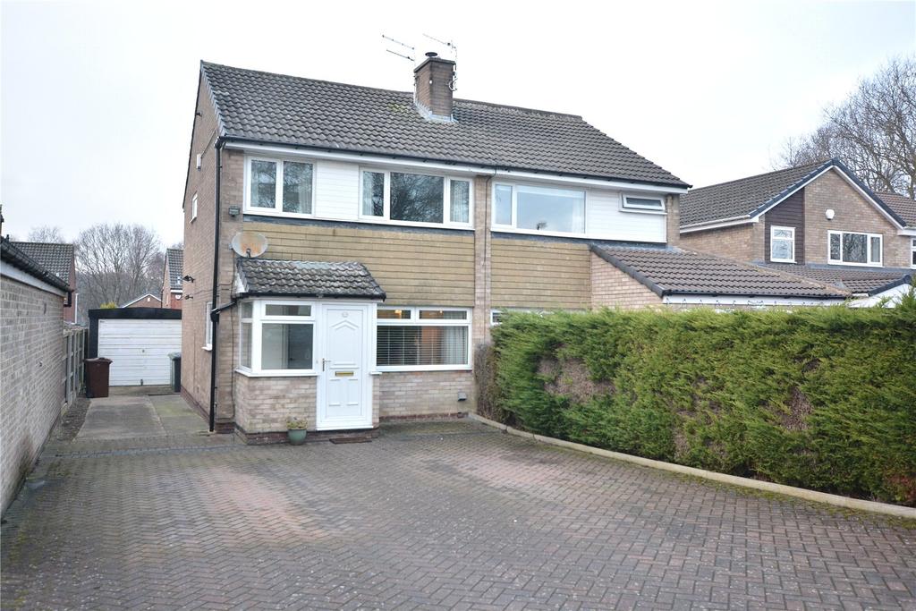 Sunningdale Walk, Leeds, West Yorkshire 3 bed semidetached house £