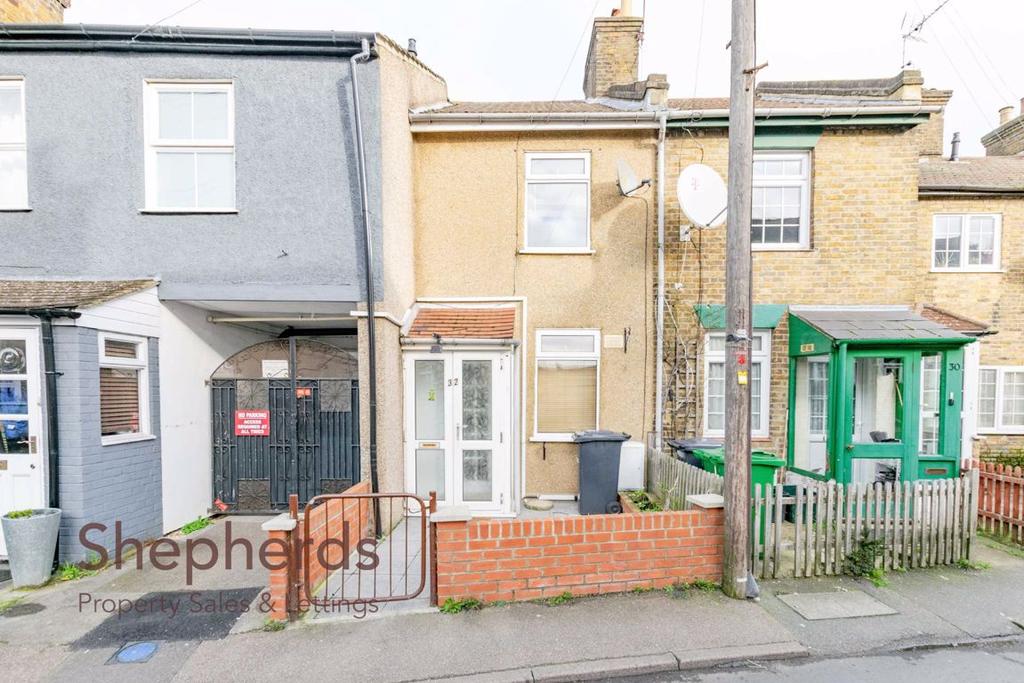 Albury Grove Road, Cheshunt, Hertfordshire 2 bed terraced house £300,000