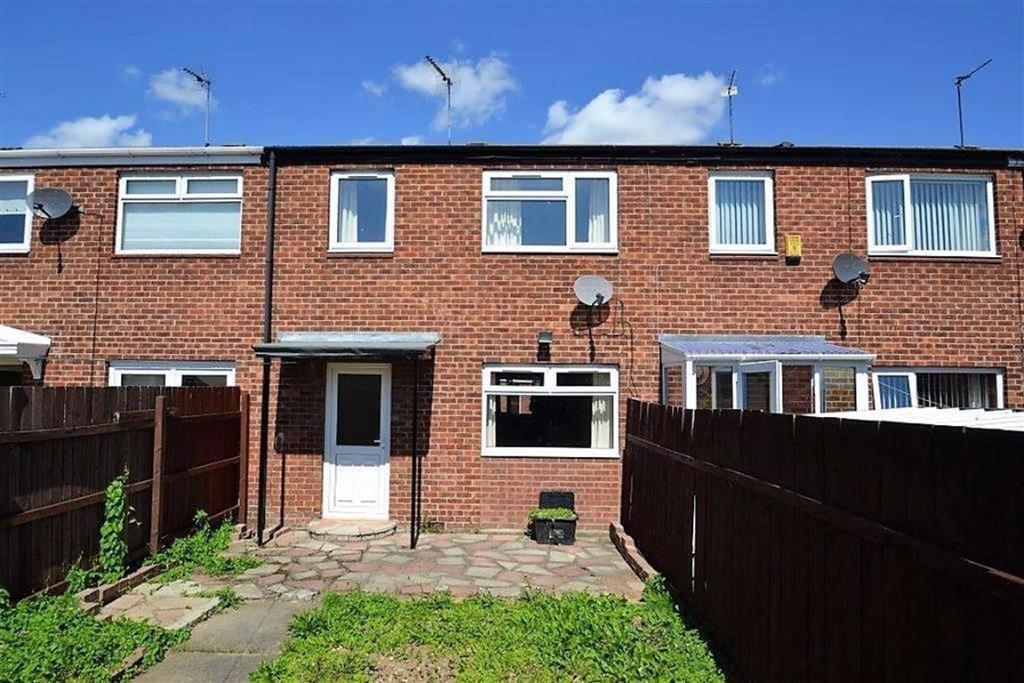 Dorking Close, Hull, HU8 3 bed terraced house £85,000