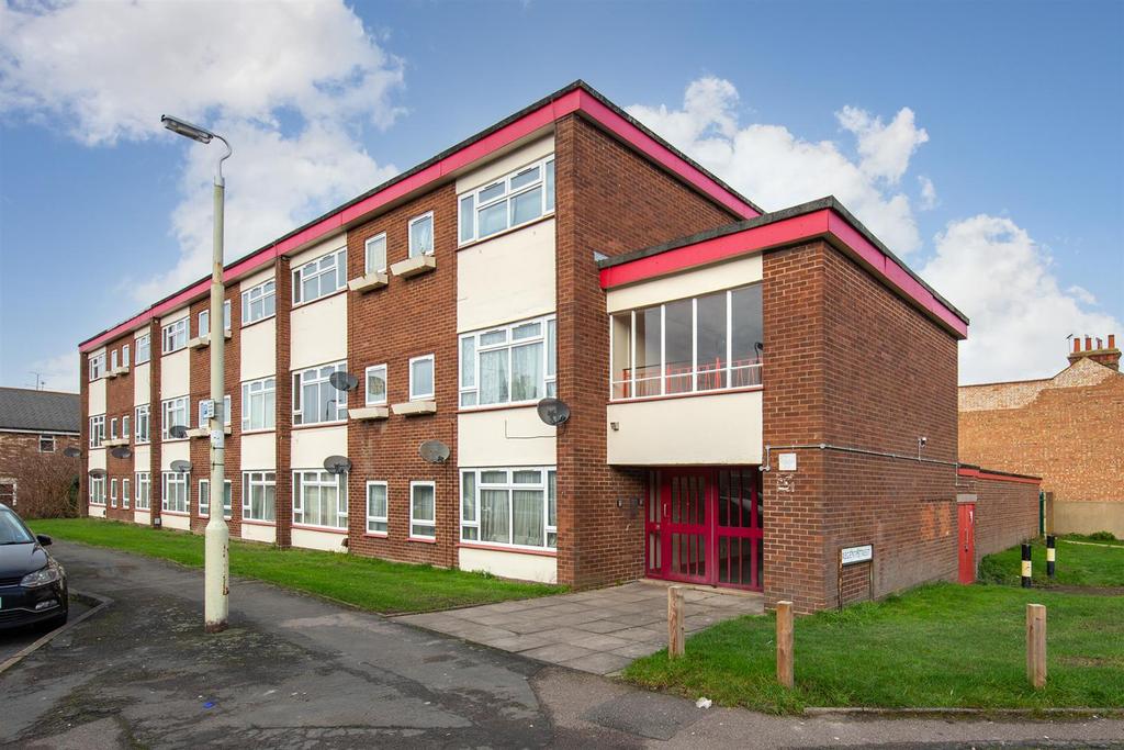 Edward Street, Dunstable 2 bed flat £170,000