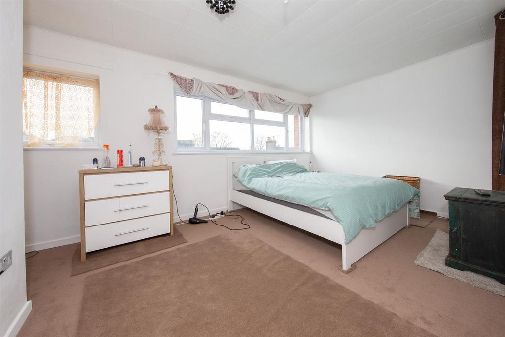 Edward Street, Dunstable 2 bed flat £170,000