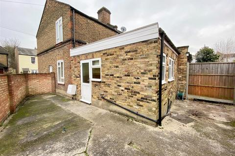 16 School Road, East Molesey, KT8 0DN