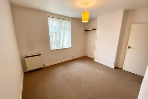 16 School Road, East Molesey, KT8 0DN