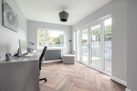 88 Buckstone Road, Edinburgh, EH10 6UT