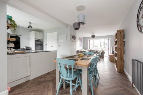 88 Buckstone Road, Edinburgh, EH10 6UT