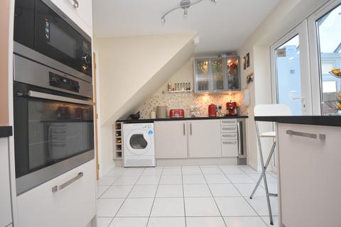 14 Cae Gwyn, Penarth, CF64 3JY
