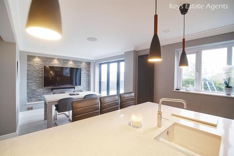 82 Blithfield Way, Stoke-on-trent, ST6 8GS