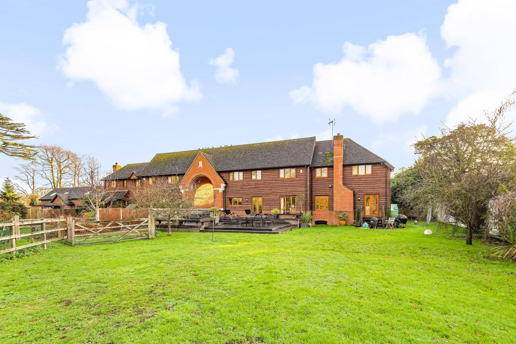 Ashford Road, Laleham, TW18 5 bed property £3,200 pcm (£738 pw)