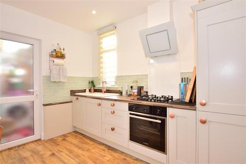 25 The Green, Wennington, Rainham, RM13 9DX