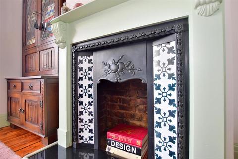 25 The Green, Wennington, Rainham, RM13 9DX