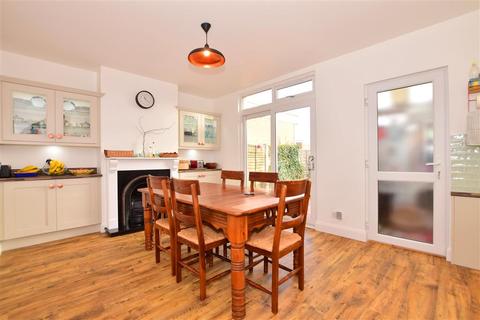 25 The Green, Wennington, Rainham, RM13 9DX