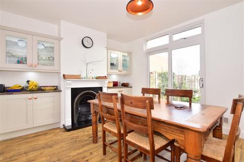 25 The Green, Wennington, Rainham, RM13 9DX