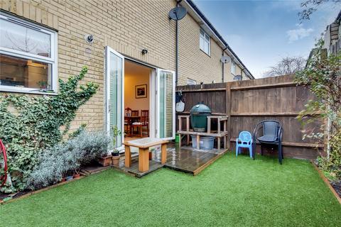 5 Clifden Mews, London, E5 0LR