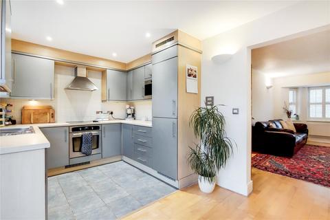 5 Clifden Mews, London, E5 0LR