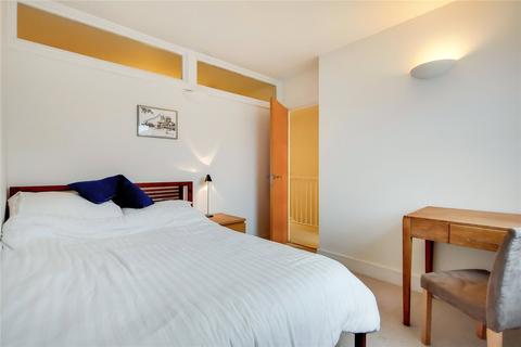 5 Clifden Mews, London, E5 0LR