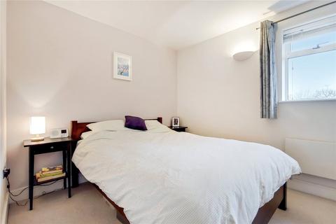5 Clifden Mews, London, E5 0LR