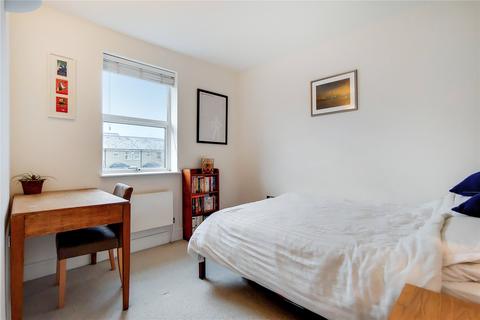 5 Clifden Mews, London, E5 0LR