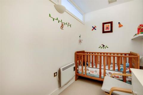5 Clifden Mews, London, E5 0LR