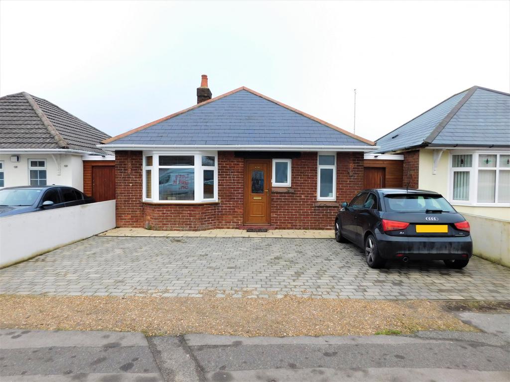 Blandford Road, Hamworthy, Poole, BH15 2 bed bungalow for sale £285,000