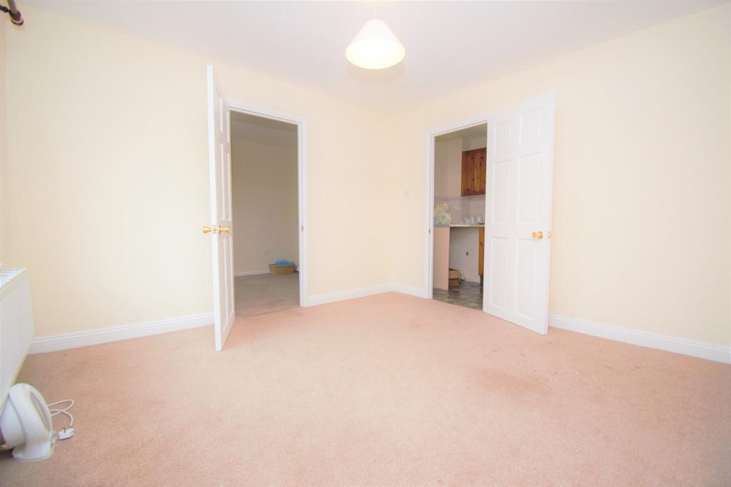 Ramsbury Court, Blandford 1 bed apartment £550 pcm (£127 pw)