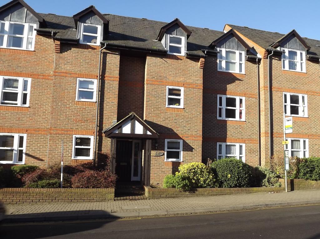 Florence Court, Alma Road, St Albans, AL1 2 bed flat £1,050 pcm (£242 pw)