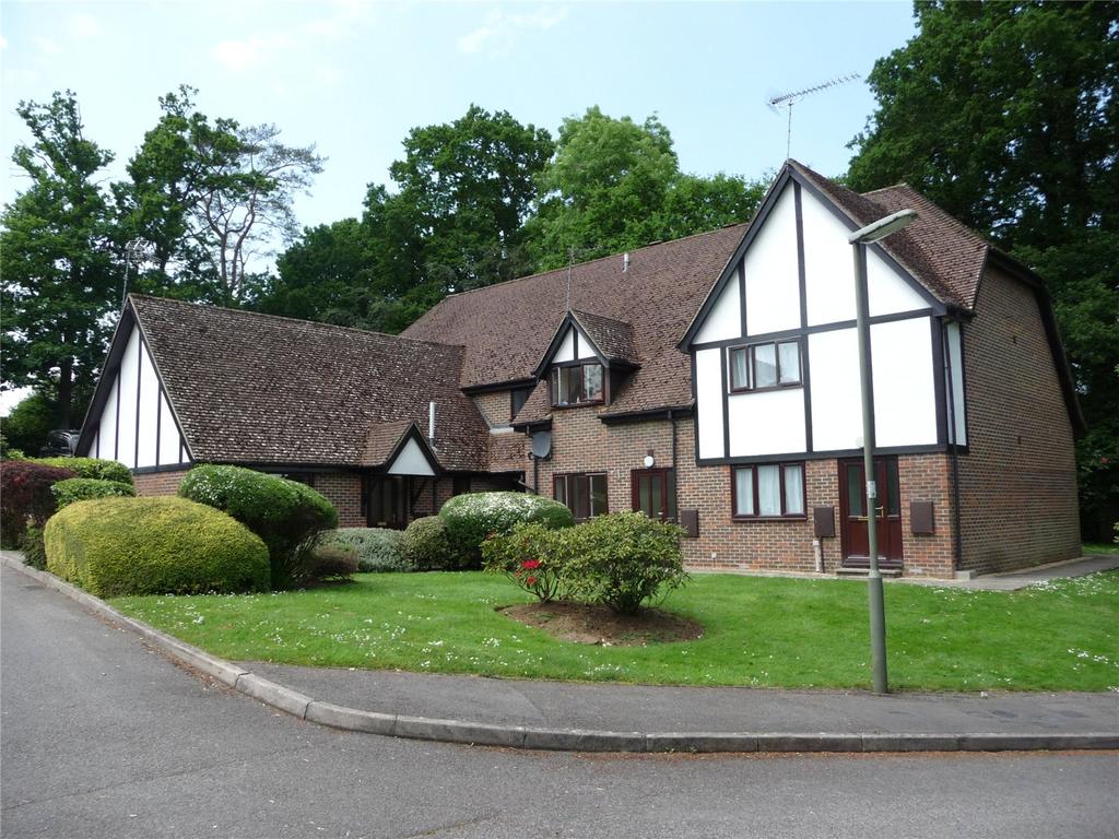 Broad Ha Penny, Wrecclesham, Farnham, Surrey, GU10 1 bed terraced house
