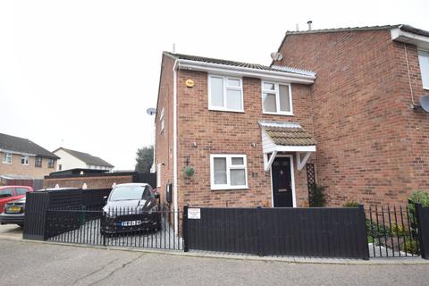 41 Blake Drive, Clacton-on-sea, CO16 8ED
