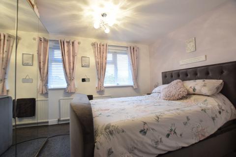 41 Blake Drive, Clacton-on-sea, CO16 8ED