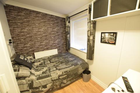 41 Blake Drive, Clacton-on-sea, CO16 8ED