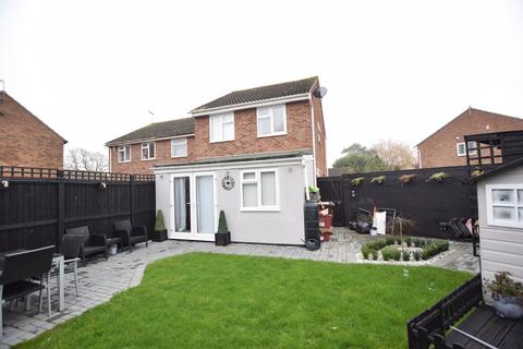 41 Blake Drive, Clacton-on-sea, CO16 8ED