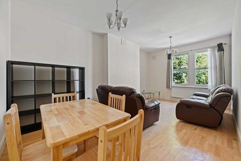 3 bedroom flat to rent, Ormiston Grove, Shepherds Bush, London W12 0JT