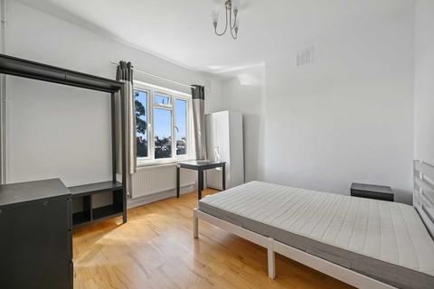 3 bedroom flat to rent, Ormiston Grove, Shepherds Bush, London W12 0JT