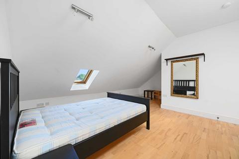 3 bedroom flat to rent, Ormiston Grove, Shepherds Bush, London W12 0JT