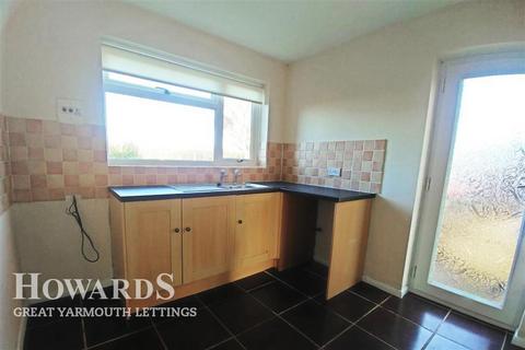 3 bedroom detached house to rent, Martham Road