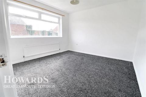 3 bedroom detached house to rent, Martham Road