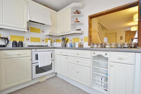 6 Moncrieff Close, London, E6 5TF