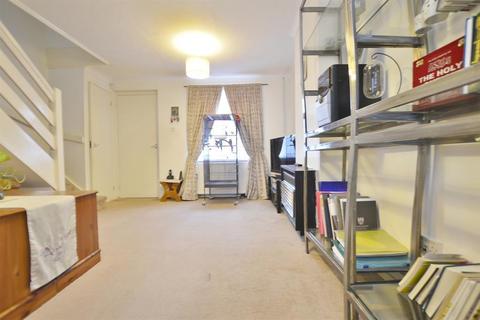 6 Moncrieff Close, London, E6 5TF