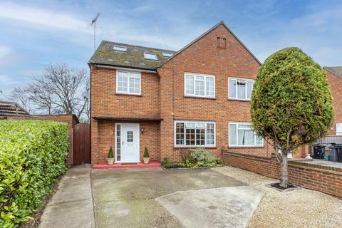 9 Caselden Close, Addlestone, KT15 1PS